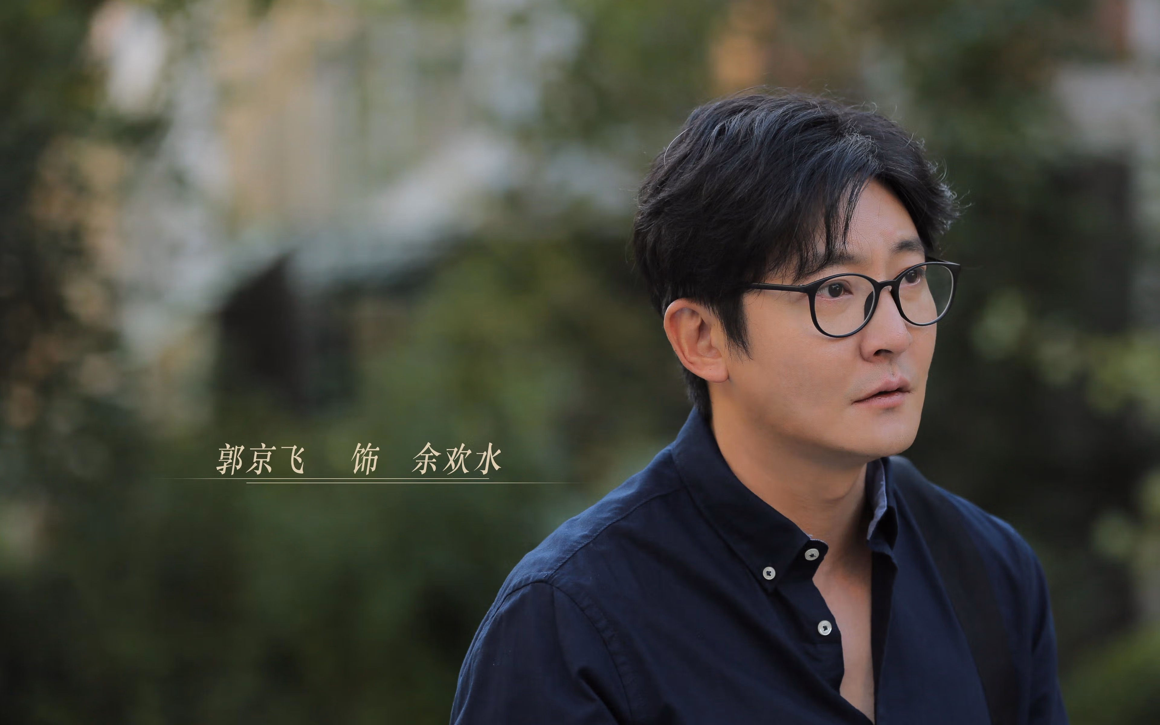 城市篮球夜场赛不断创新，吸引年轻群体热情参与，篮球场夜景图片真实